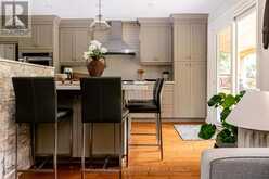 896 EAGLE DRIVE | Burlington Ontario | Slide Image Ten