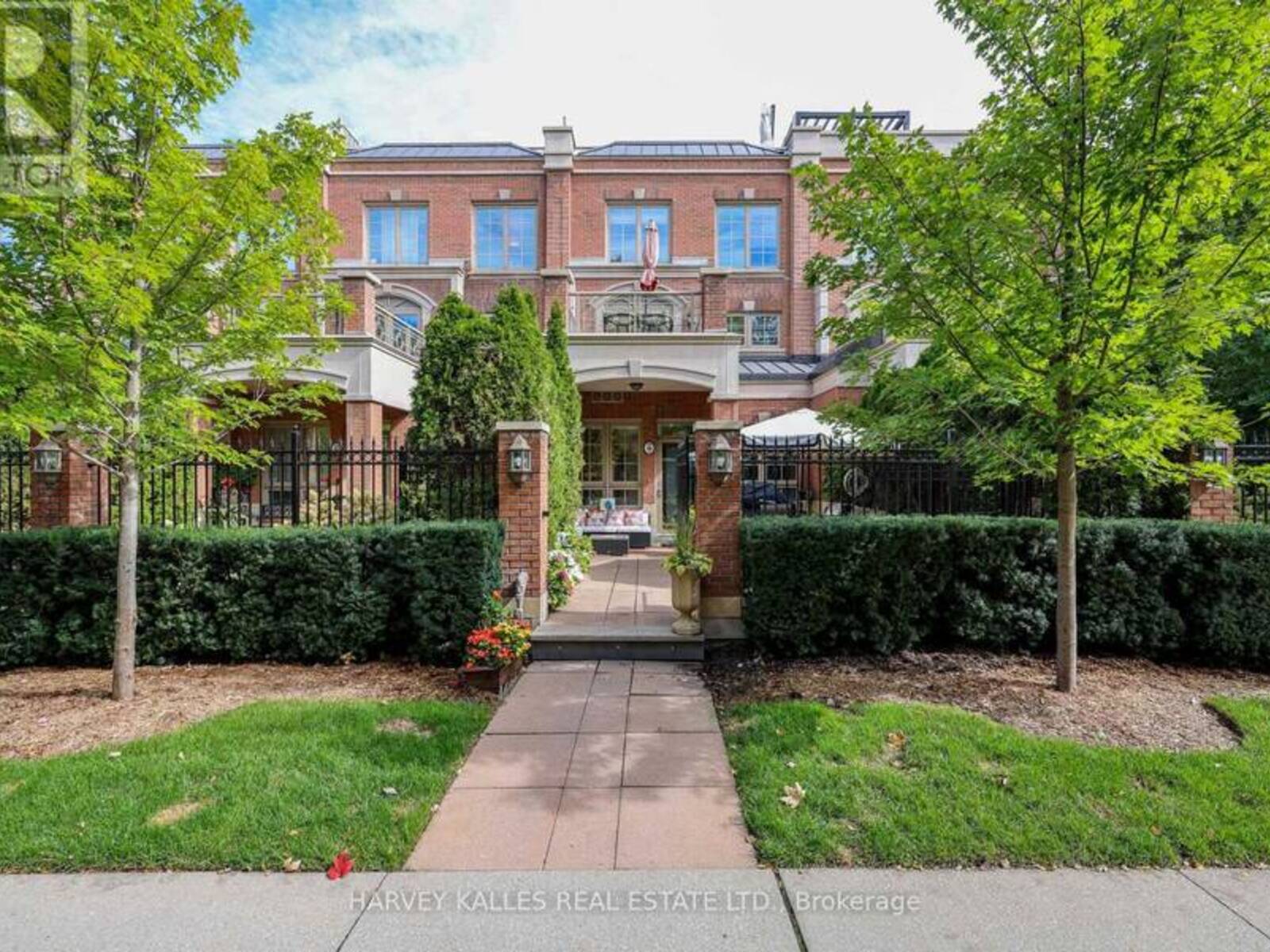 TH9 - 21 BURKEBROOK PLACE, Toronto, Ontario M4G 0A2