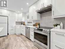 16 HOLFORD CRESCENT | Toronto Ontario | Slide Image Eight