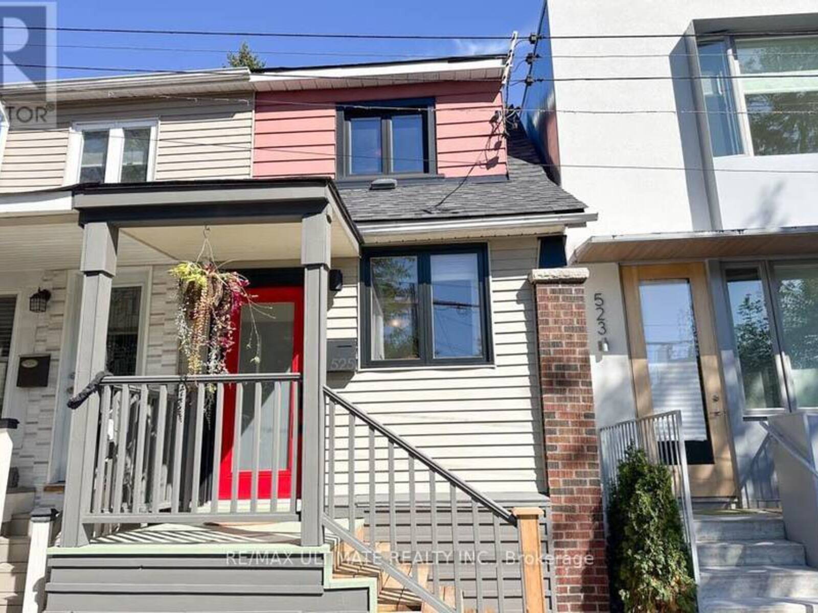 525 CRAVEN ROAD, Toronto, Ontario M4L 2Z6