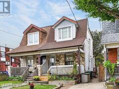 12 ELDON AVENUE Toronto Ontario, M4C 5G1