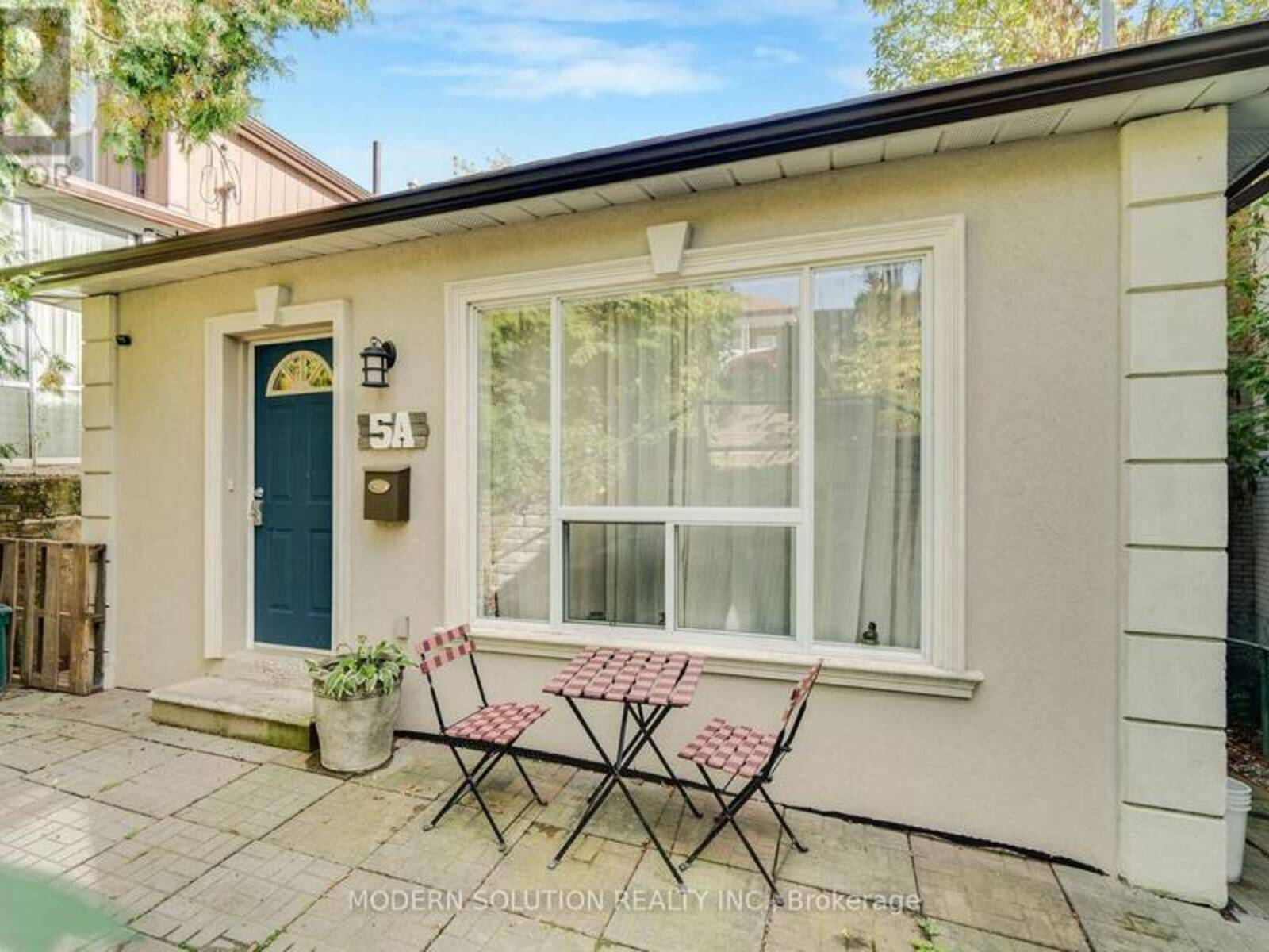 5A DYNEVOR ROAD, Toronto, Ontario M6E 3W7