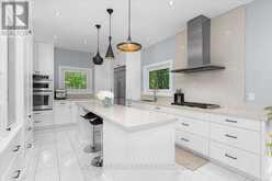437 THE KINGSWAY | Toronto Ontario | Slide Image Thirteen