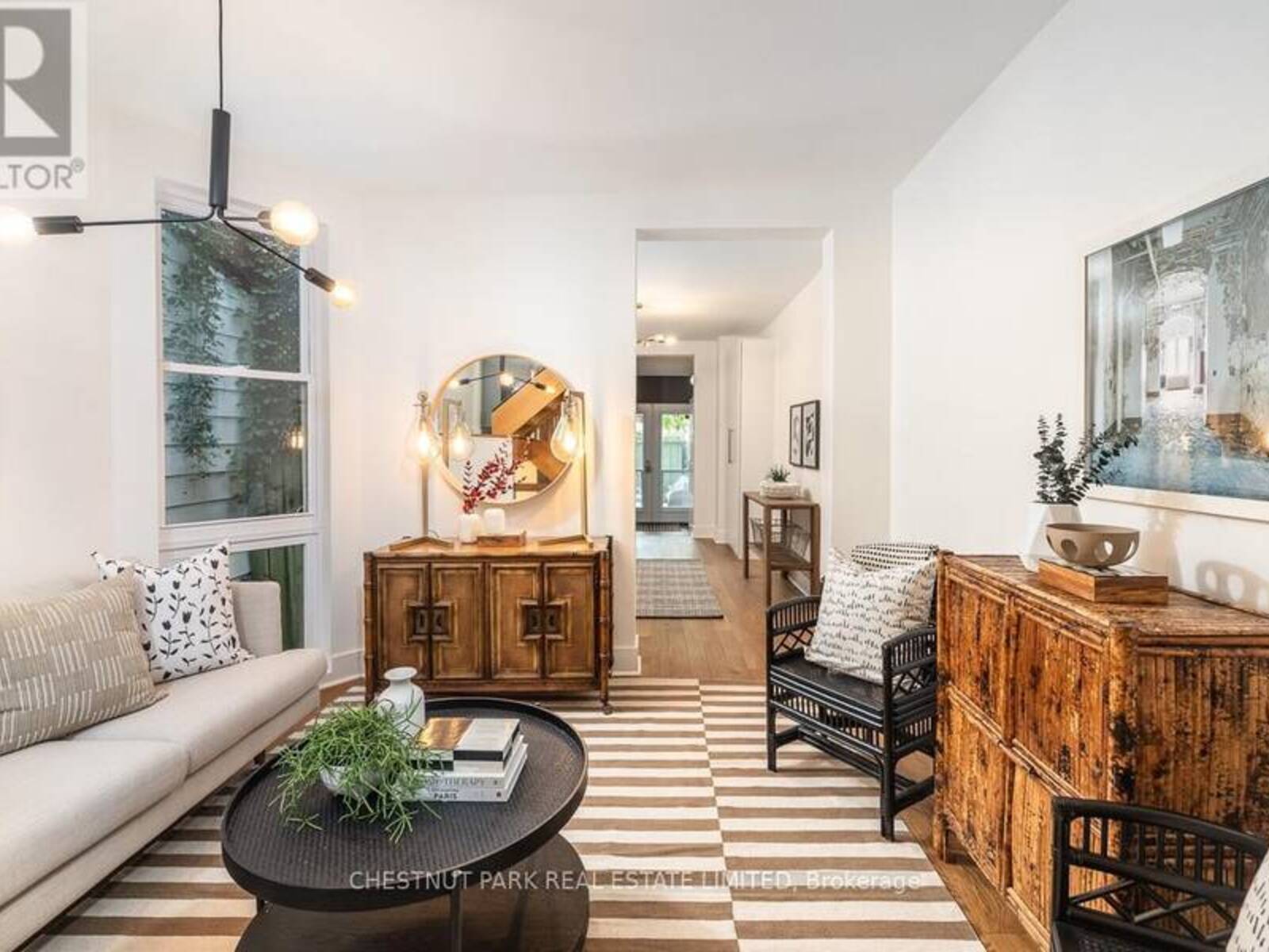 110 HASTINGS AVENUE, Toronto, Ontario M4L 2L2