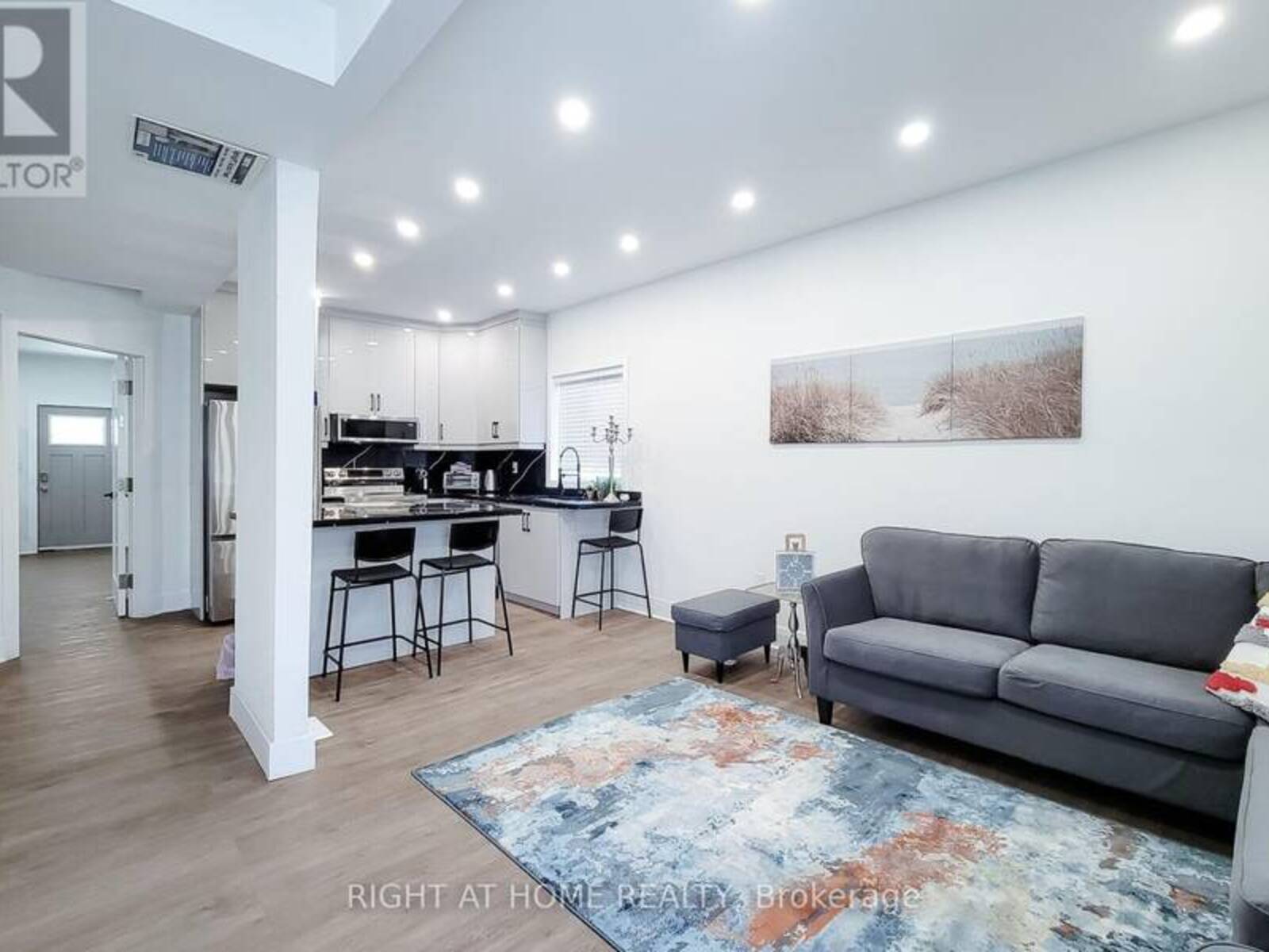 78 HILLYARD STREET E, Hamilton, Ontario L8L 6B4
