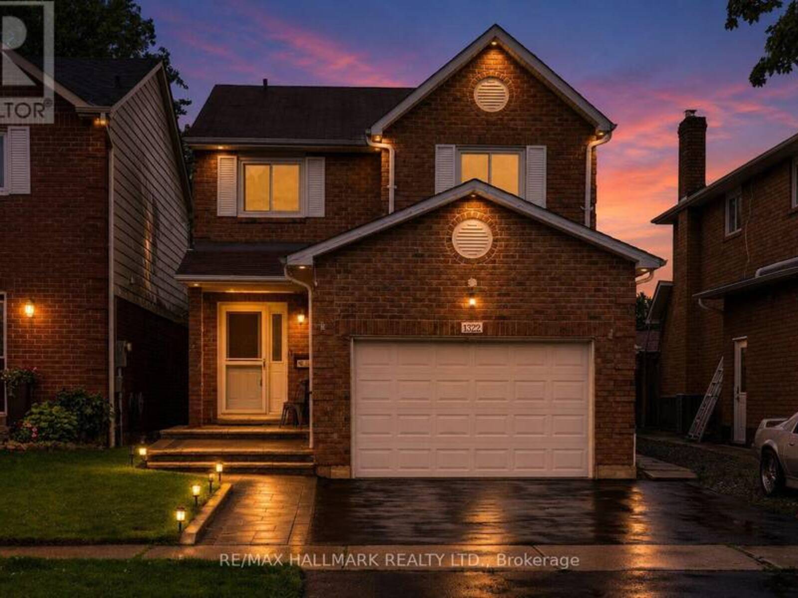 1322 REDWOOD LANE, Pickering, Ontario L1X 1C5