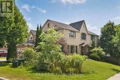 29 BATSON DRIVE | Aurora Ontario | Slide Image Two