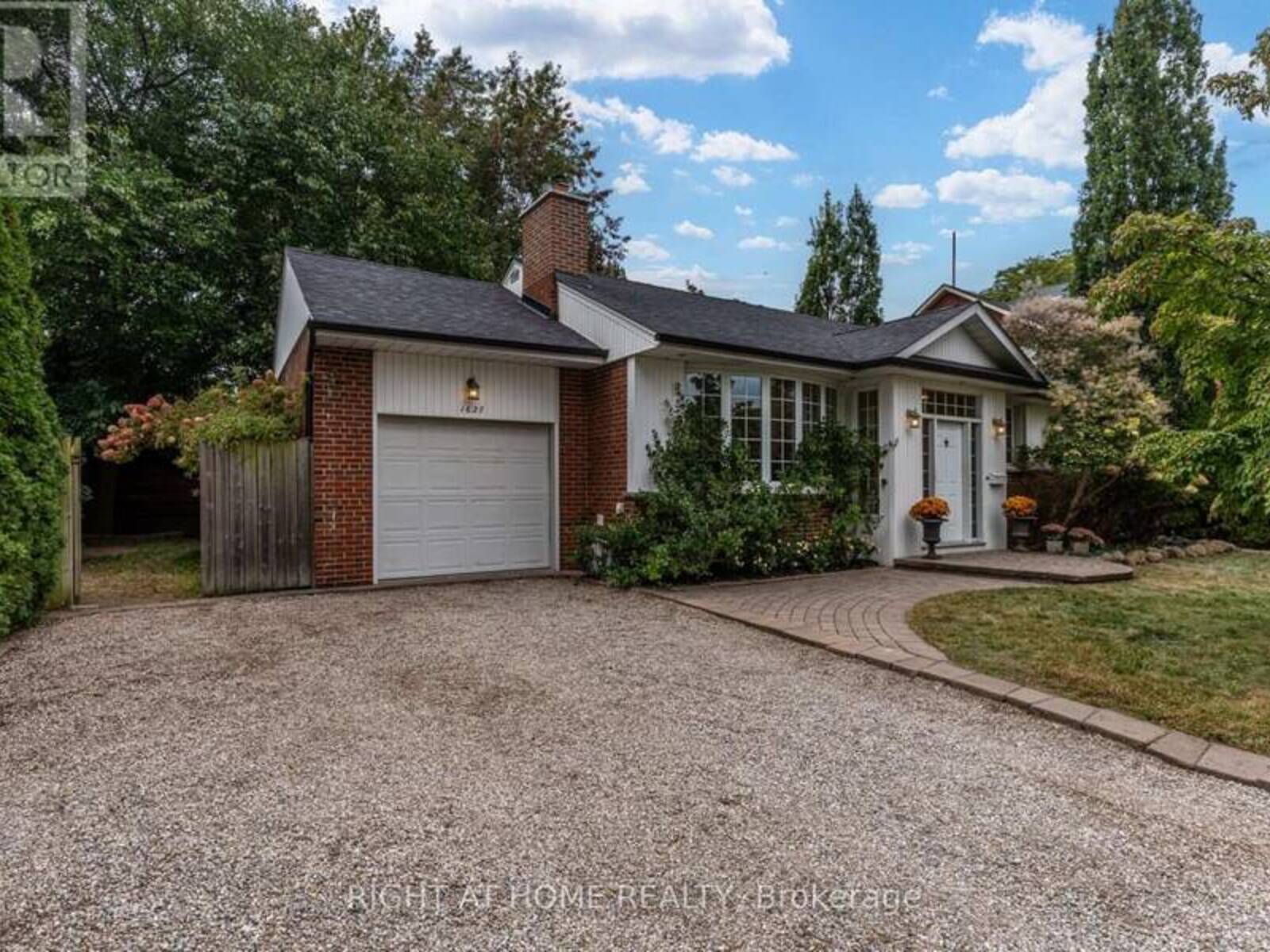 1627 ROMETOWN DRIVE, Mississauga, Ontario L5E 2V4