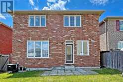 35 CLIFF GUNN ROAD | Newmarket Ontario | Slide Image Three
