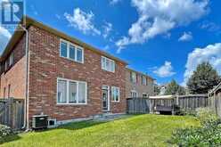 35 CLIFF GUNN ROAD | Newmarket Ontario | Slide Image Four