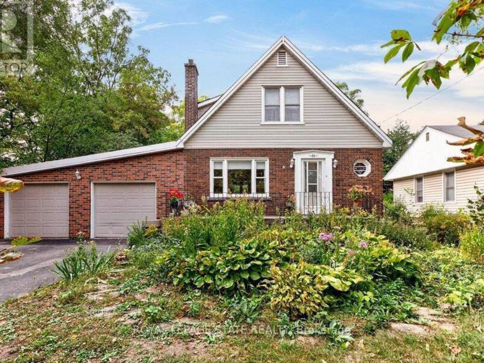 64 TWEEDSMUIR AVENUE, Dundas, Ontario L9H 4H5