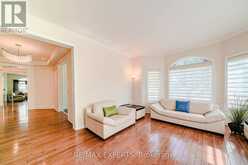6 ELYSSA DRIVE | Richmond Hill Ontario | Slide Image Seven