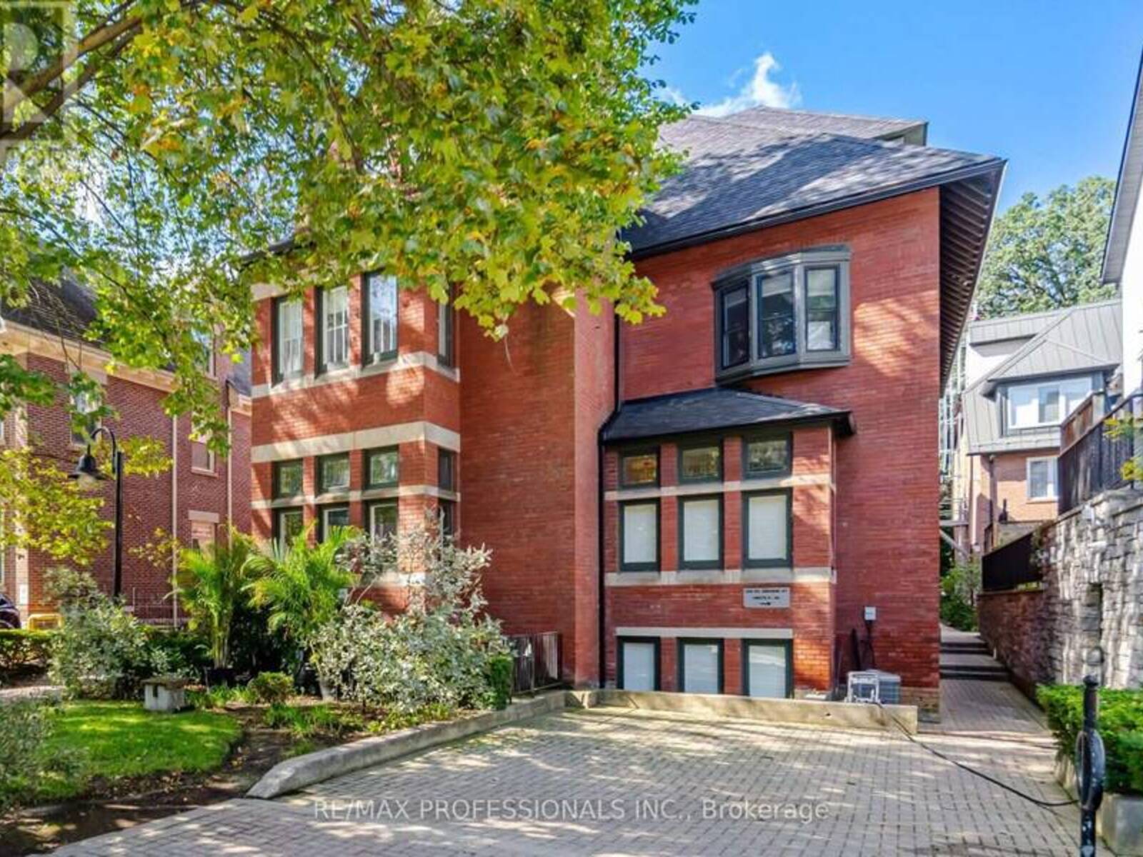10 - 228 ST GEORGE STREET, Toronto, Ontario M5R 2N5