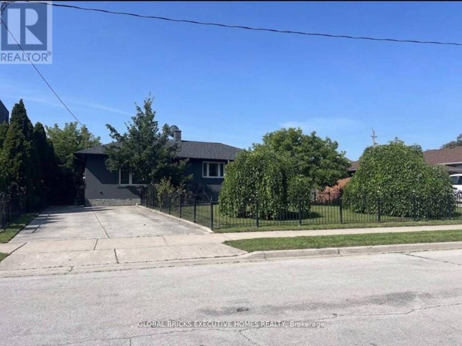 384 ASHBURY ROAD, Oakville, Ontario L6K 2M7
