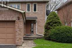 39 APRIL GARDENS | Aurora Ontario | Slide Image Two