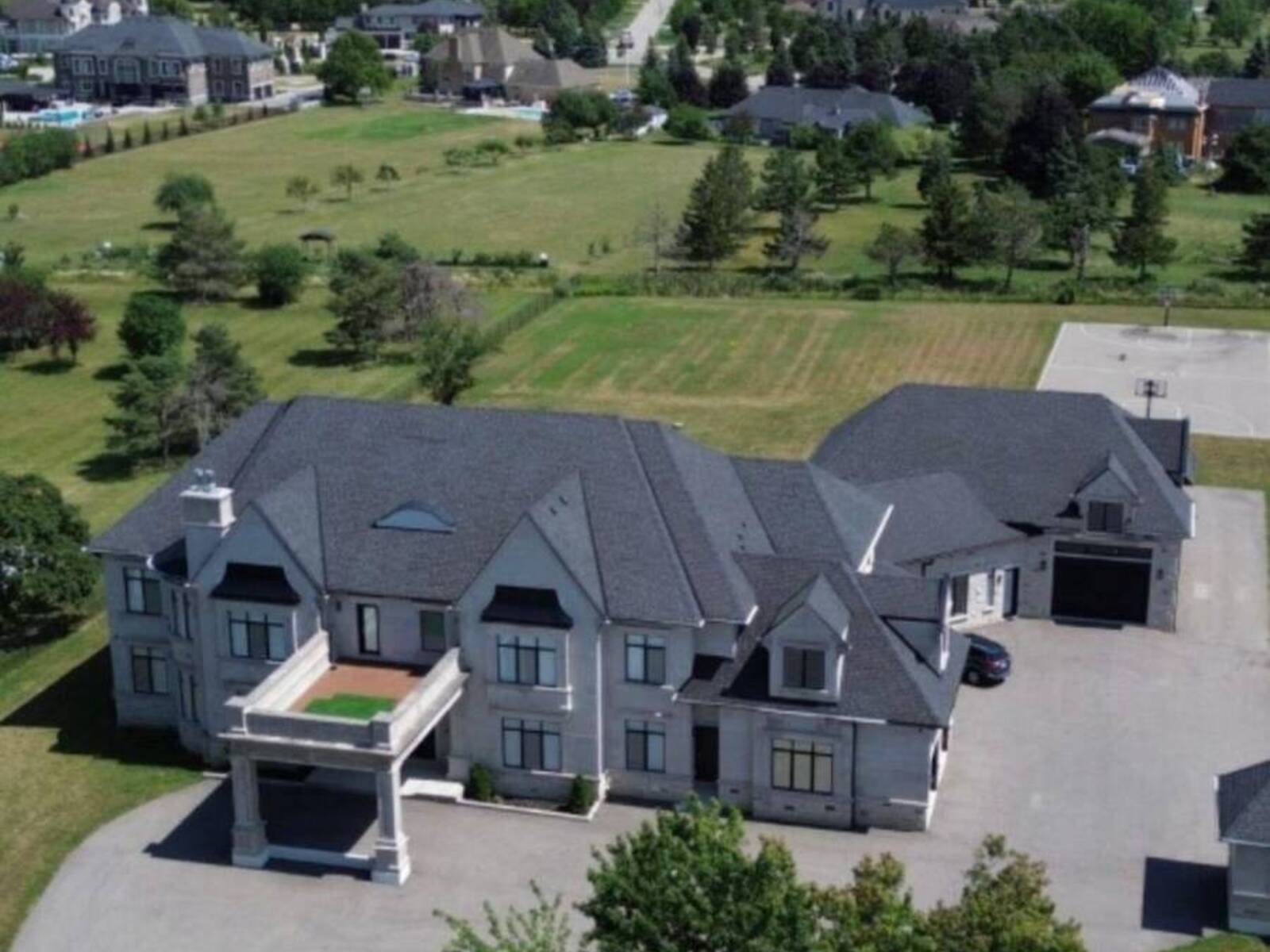 6 MOONLIGHT PLACE, Brampton, Ontario L6P 0G8