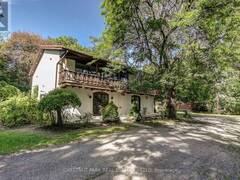 62 CHAPEL STREET Brampton Ontario, L6W 2H7