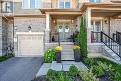 8 CALLON DRIVE | Hamilton Ontario | Slide Image Three