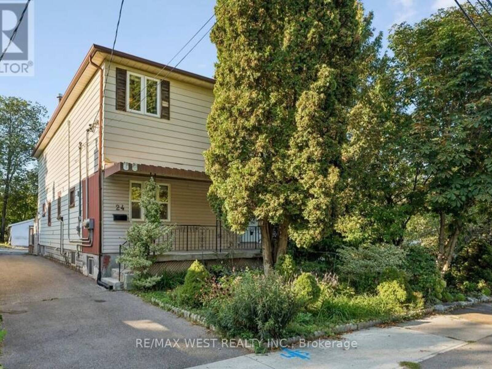 24 VICTORIA STREET, Toronto, Ontario M8V 1M6