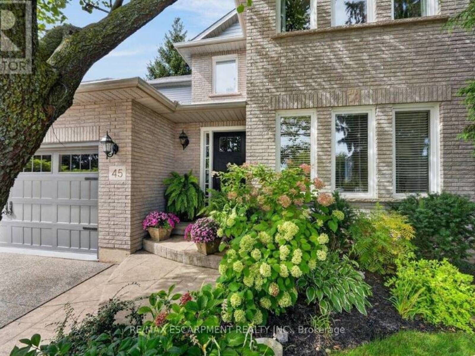 45 RICHMOND CRESCENT, Hamilton, Ontario L8E 5T9