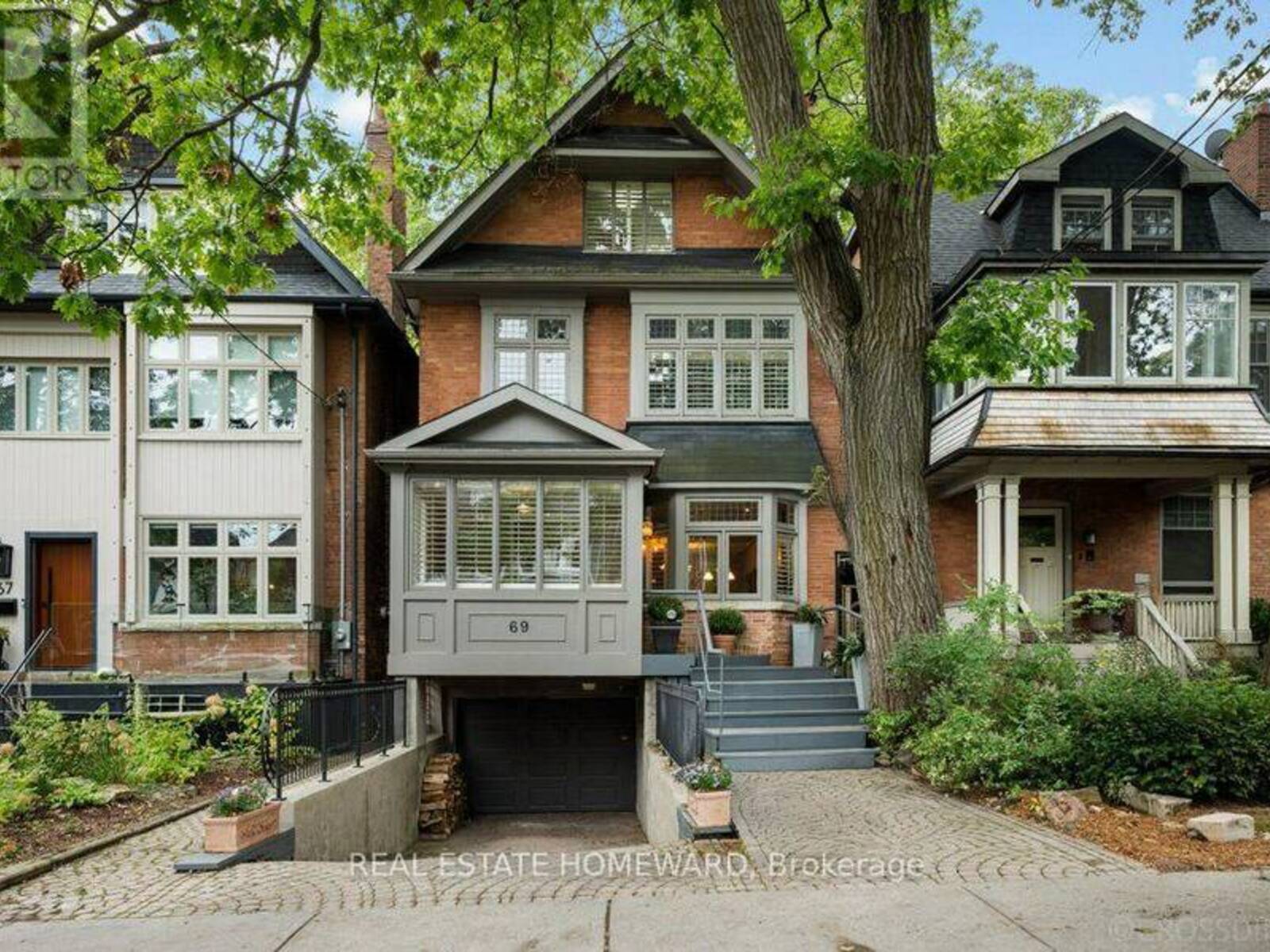 69 WALMSLEY BOULEVARD, Toronto, Ontario M4V 1X7