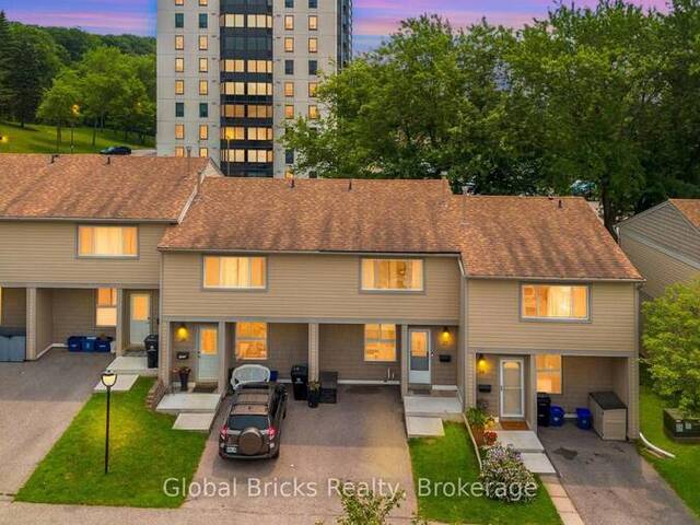 27 - 15 GREEN VALLEY DRIVE Kitchener Ontario, N2P 1K7 - 4 Bedrooms Condo For Sale