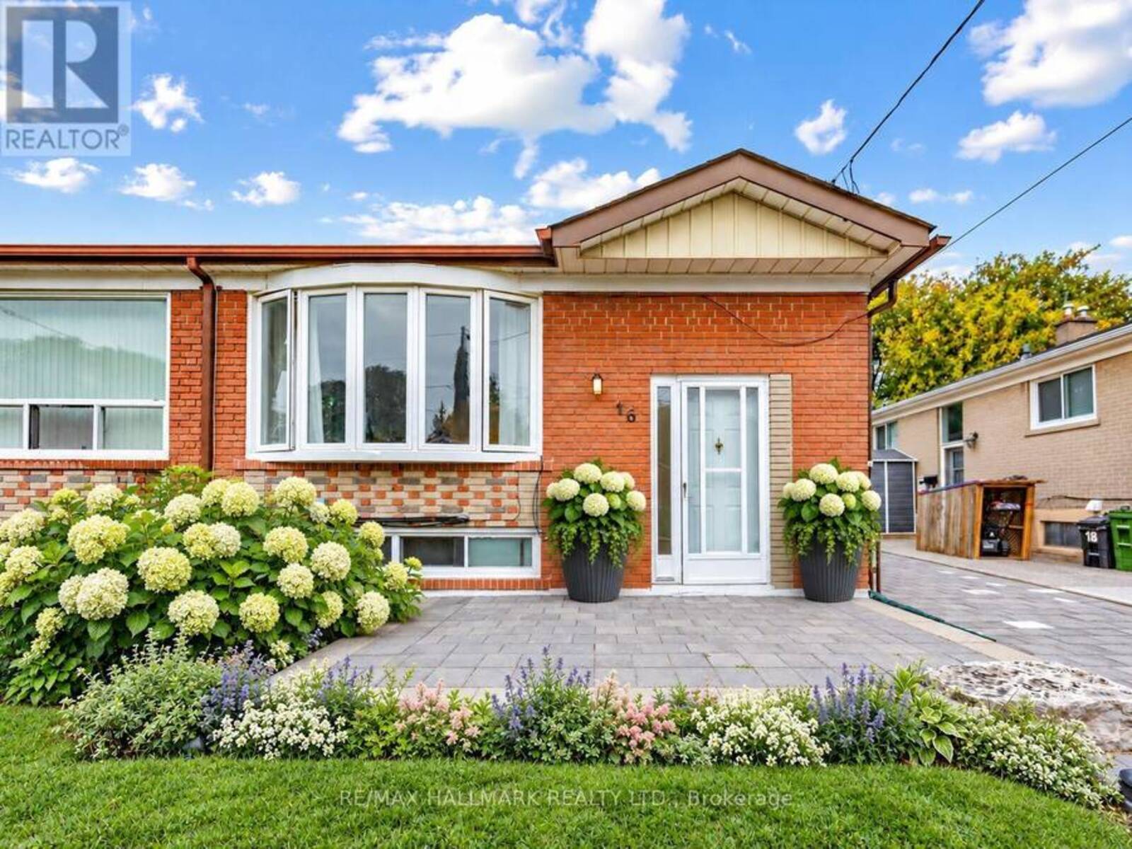 16 AVIS CRESCENT, Toronto, Ontario M4B 1B7