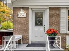 93 BAYVIEW PARKWAY | Newmarket Ontario | Slide Image Three