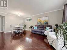 93 BAYVIEW PARKWAY | Newmarket Ontario | Slide Image Four