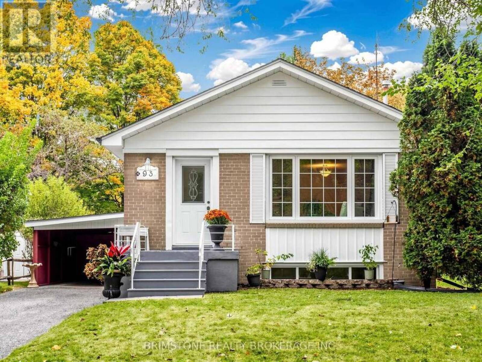 93 BAYVIEW PARKWAY, Newmarket, Ontario L3Y 3W2