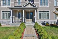 636 MCGREGOR FARM TRAIL | Newmarket Ontario | Slide Image Four