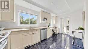 4 ASHSTEAD PLACE | Toronto Ontario | Slide Image Twelve