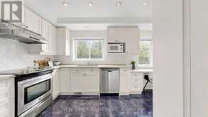 4 ASHSTEAD PLACE | Toronto Ontario | Slide Image Thirteen
