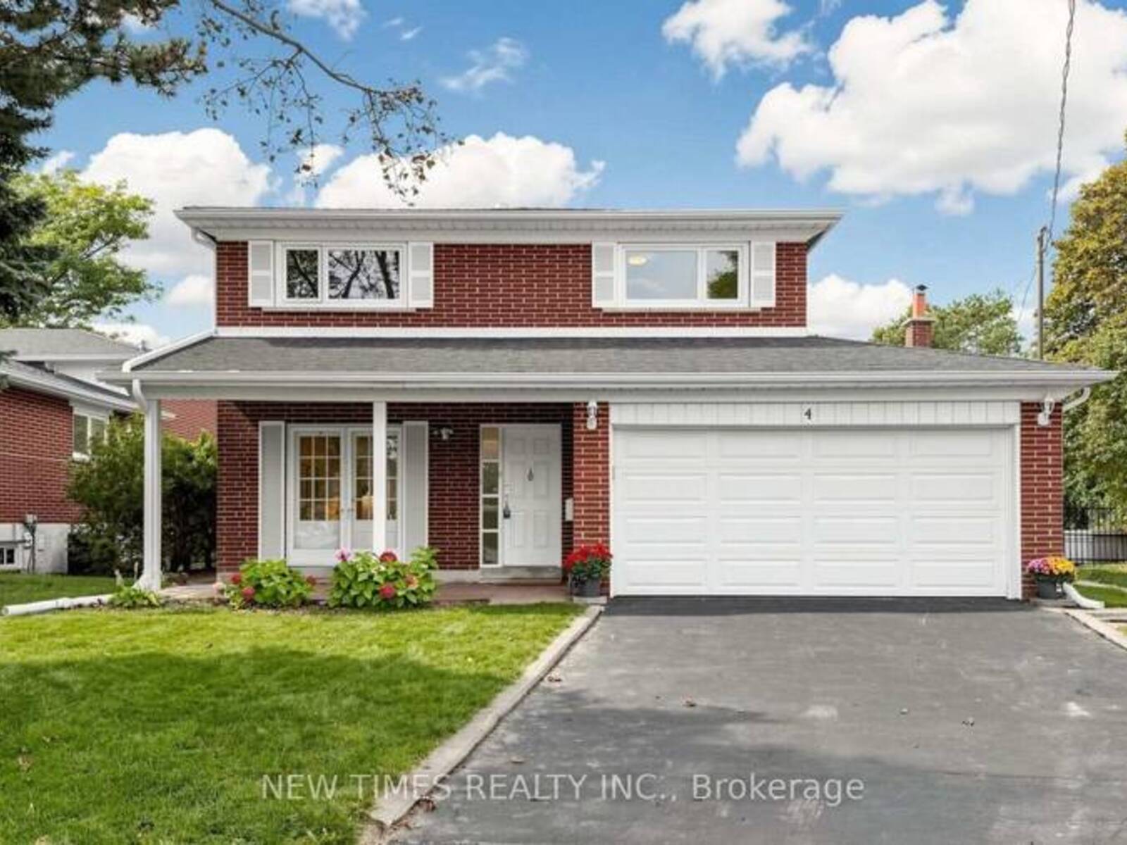 4 ASHSTEAD PLACE, Toronto, Ontario M2J 3K1
