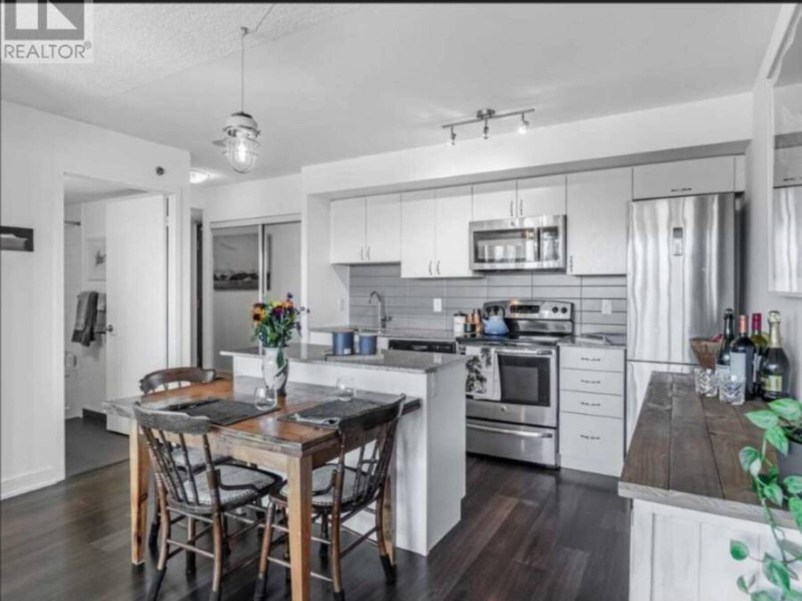 712-11 SUPERIOR AVE AVENUE, Toronto, Ontario M8V 0A7
