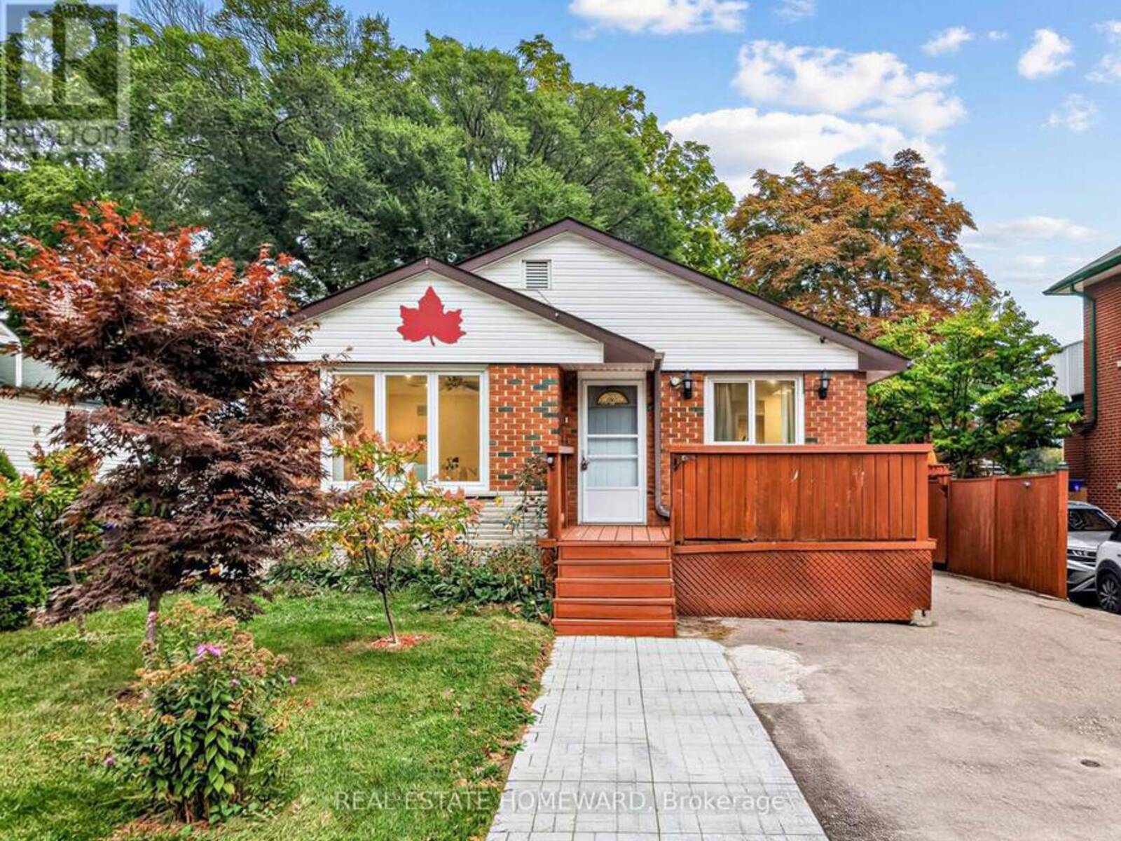 621 BYRON STREET S, Whitby, Ontario L1N 4R6