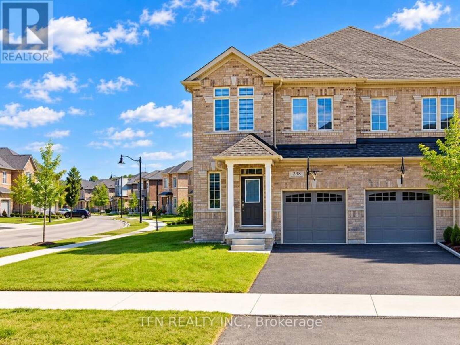 238 SKINNER ROAD, Hamilton, Ontario L8B 1X2