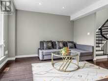 55 ENGLISH IVYWAY | Toronto Ontario | Slide Image Seventeen