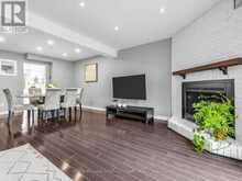 55 ENGLISH IVYWAY | Toronto Ontario | Slide Image Nineteen