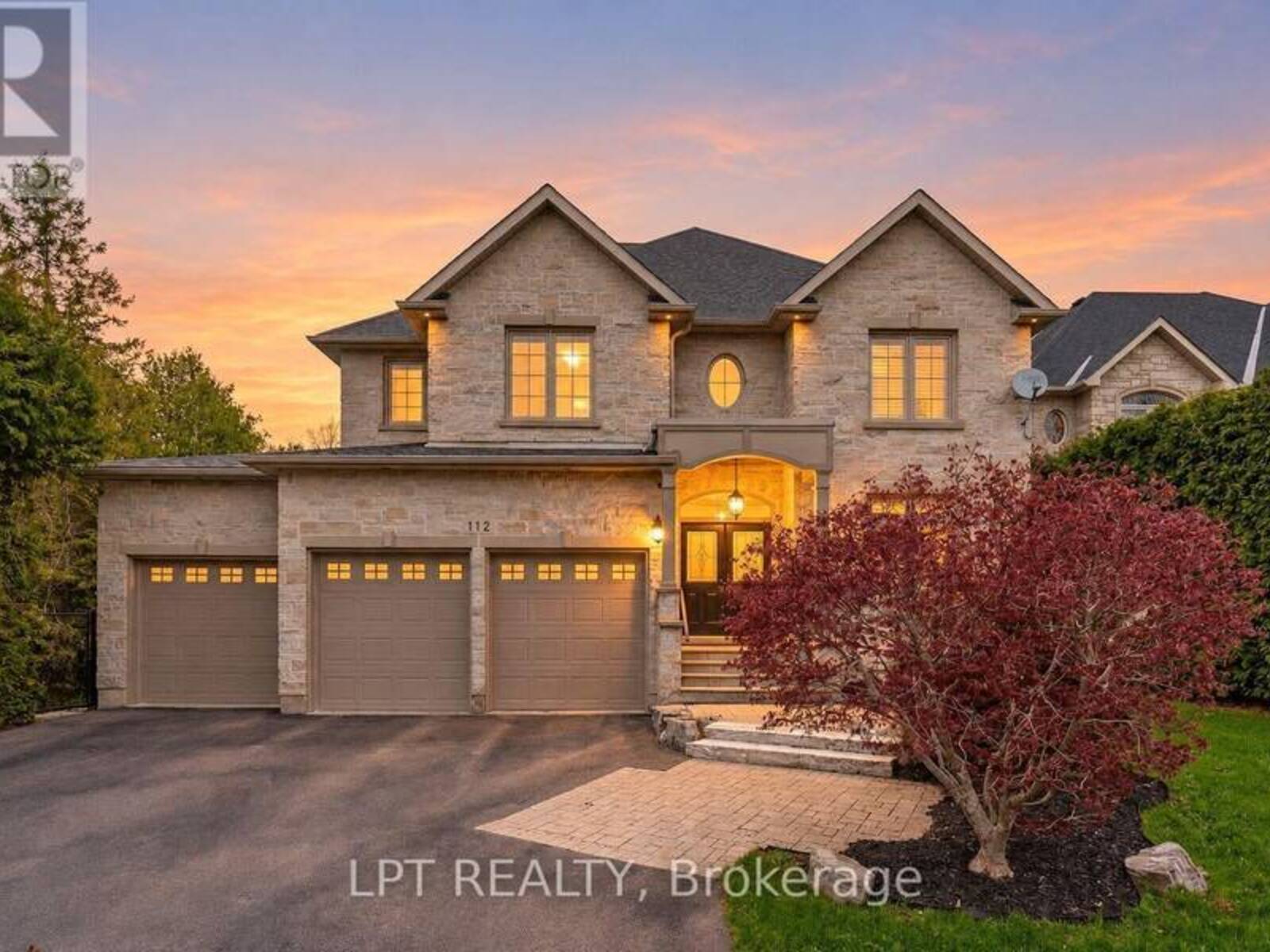 112 TYLER STREET, Aurora, Ontario L4G 2N3