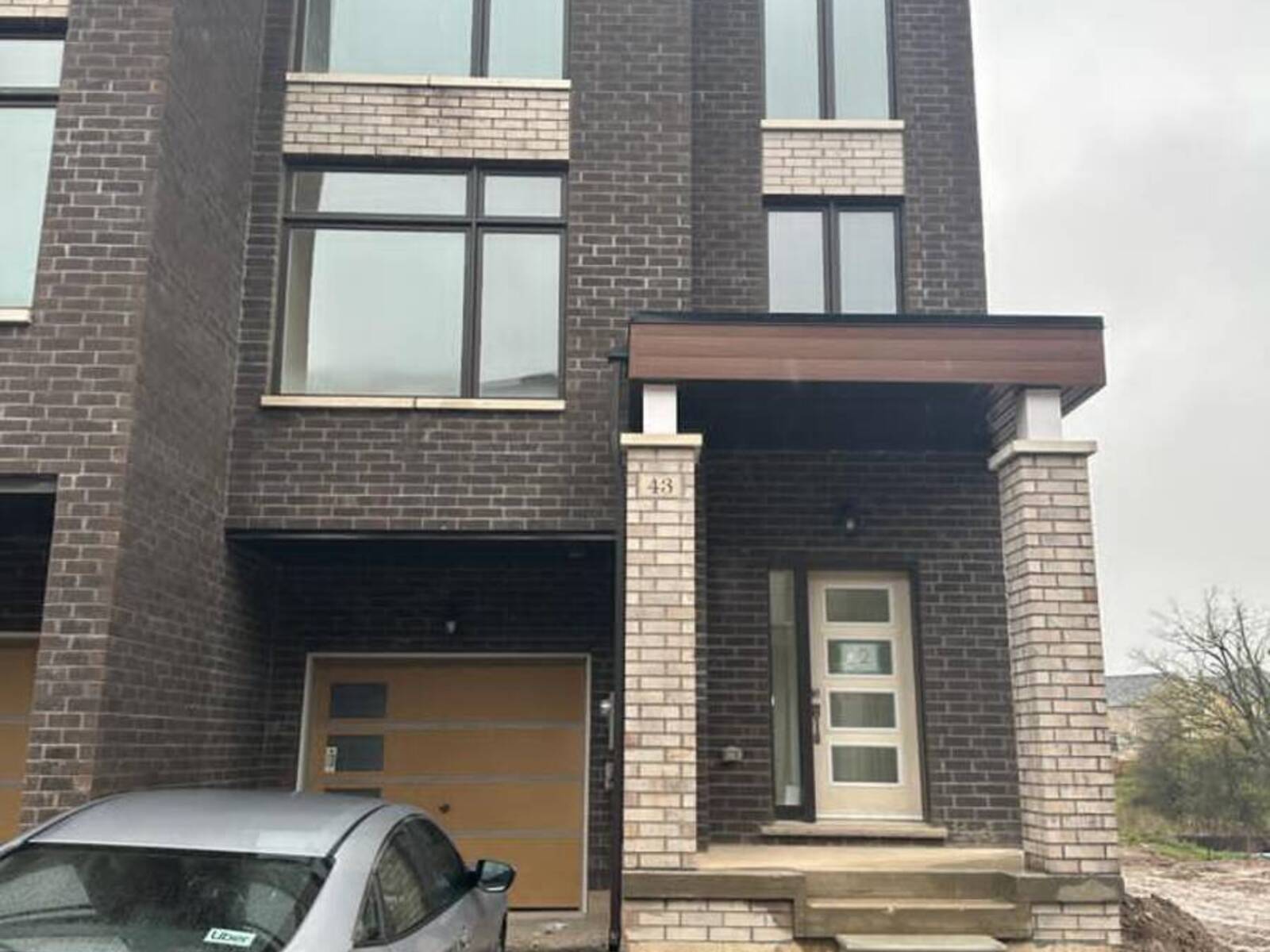 43 QUEENPOST DRIVE, Brampton, Ontario L6Y 6L2