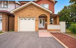 875 MESSENGER MEADOW DRIVE | Mississauga Ontario | Slide Image Four