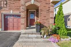 90 BREEZE DRIVE | Bradford West Gwillimbury Ontario | Slide Image Three