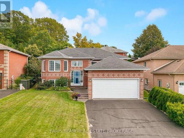 4 CHARLES STREET Penetanguishene Ontario, L9M 2G6 - 4 Bedrooms Home For Sale