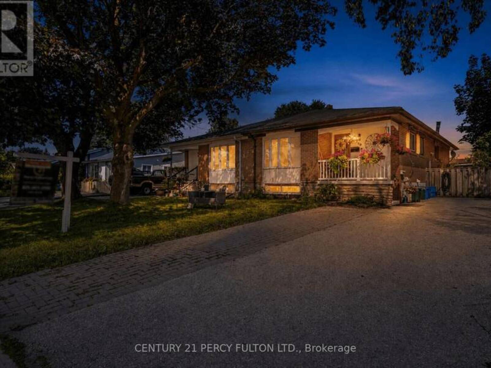 719 BALATON AVENUE, Pickering, Ontario L1W 1W3