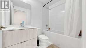 524 - 2 DAVID EYER ROAD | Richmond Hill Ontario | Slide Image Thirteen