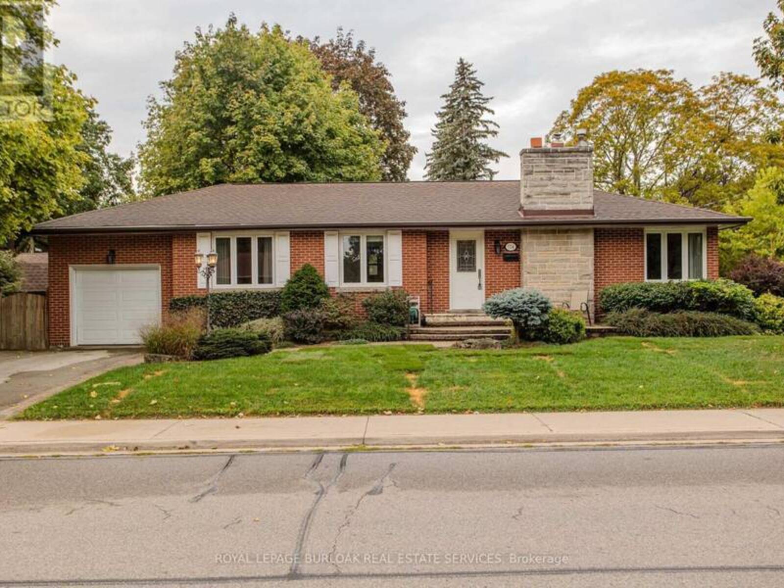 724 GEORGE STREET, Burlington, Ontario L7R 2W2