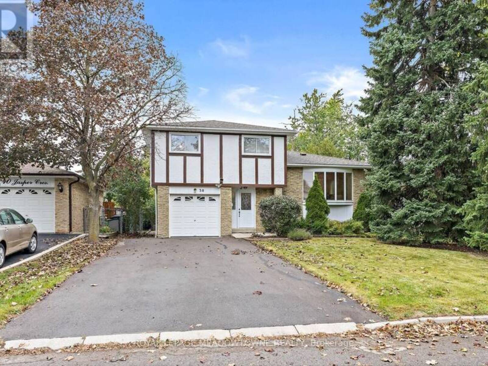 38 JASPER CRESCENT, Brampton, Ontario L6S 2G2