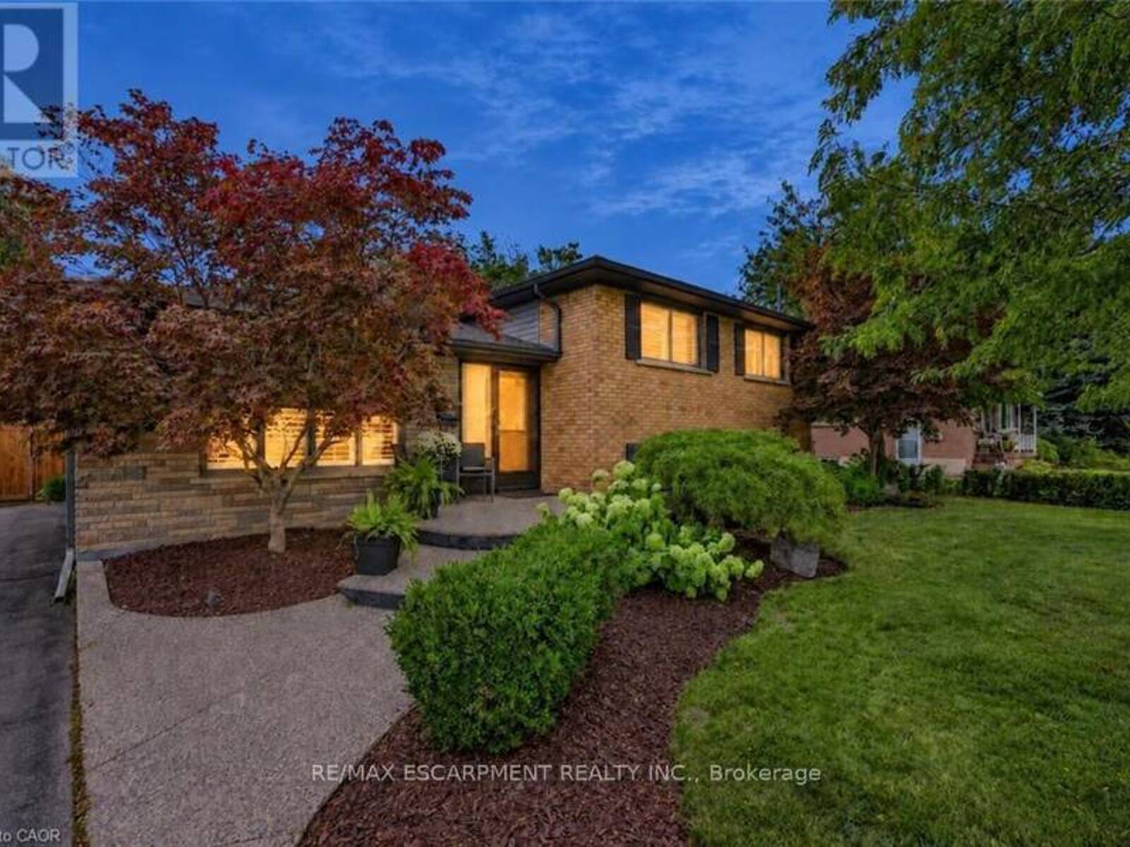 194 FOXBAR ROAD, Burlington, Ontario L7L 2Z9