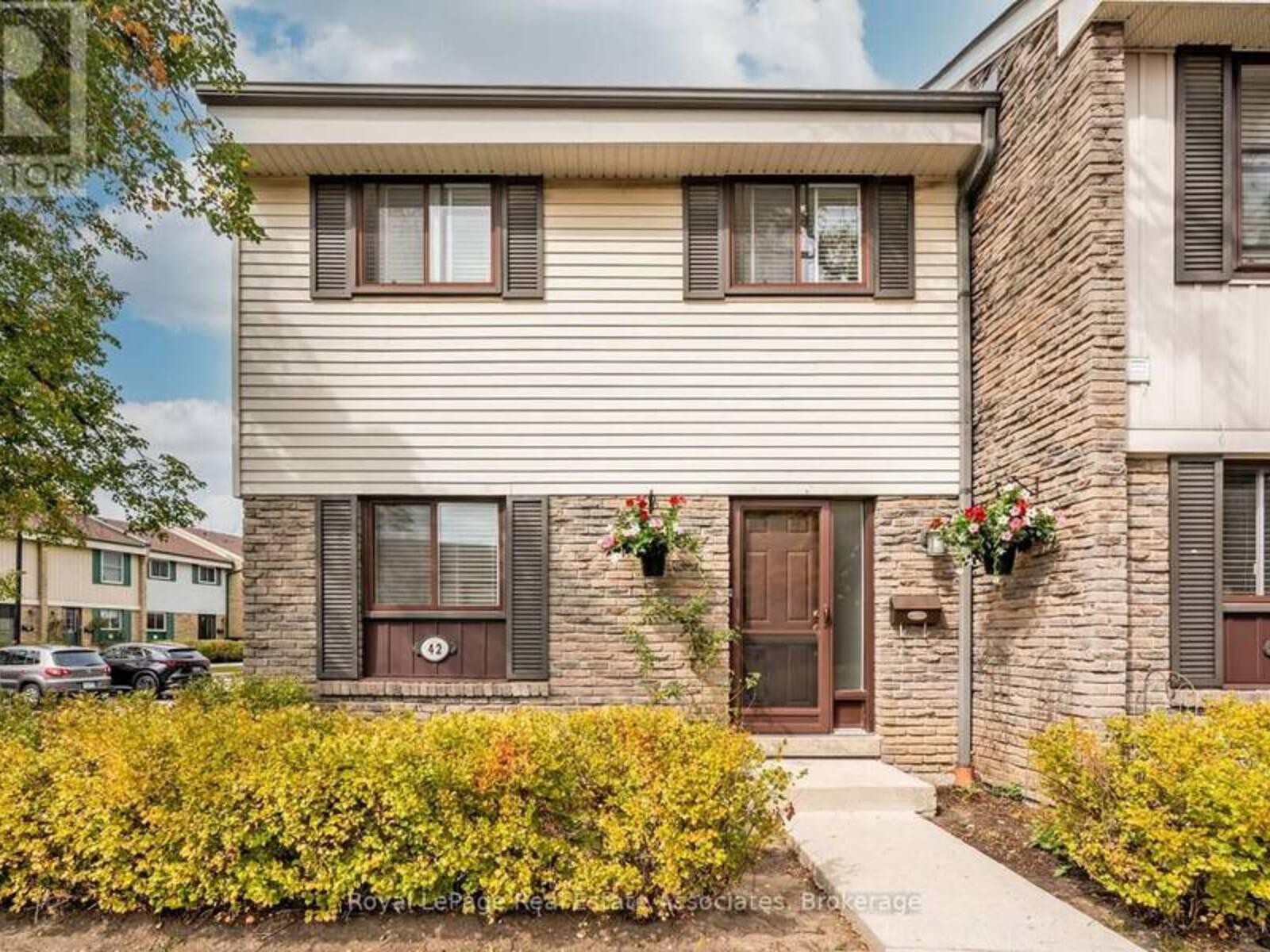 42 - 2779 GANANOQUE DRIVE, Mississauga, Ontario L5N 2E4